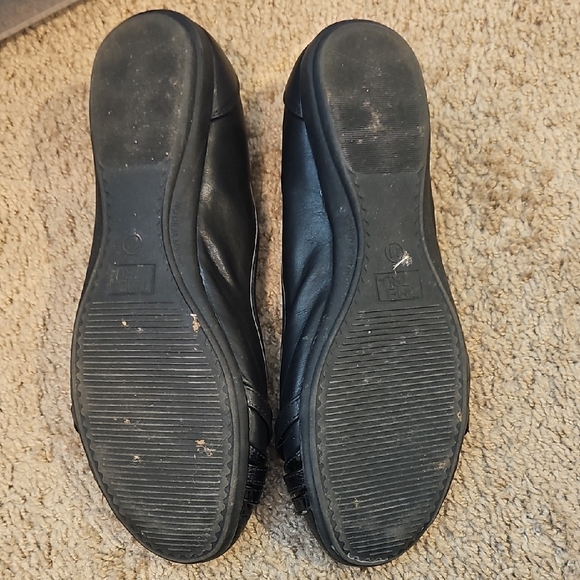 Time and Tru Women's Elegant Black Flats - Picture 3 of 5